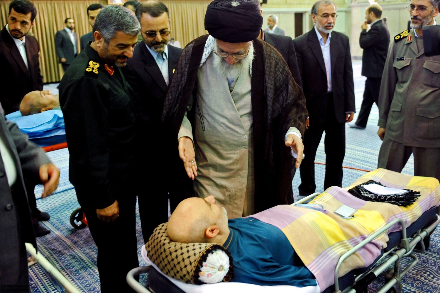 رهبر معظم انقلاب اسلامی در دیدار جمعی از جانبازان قطع نخاعی و بالای ۷۰ درصد: