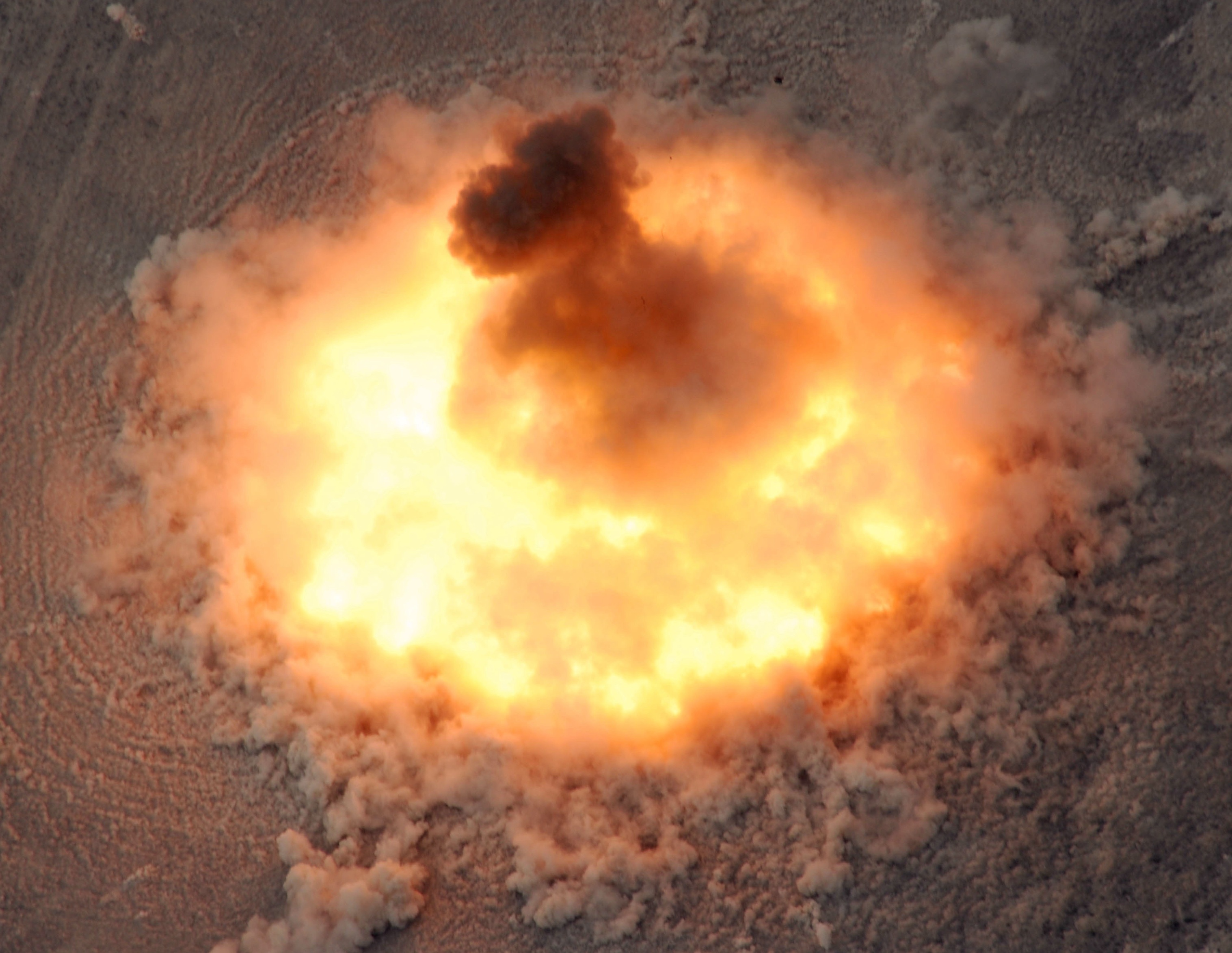 چرا آمریکا در افغانستان از «مادر همه بمب‌ها» استفاده کرد؟