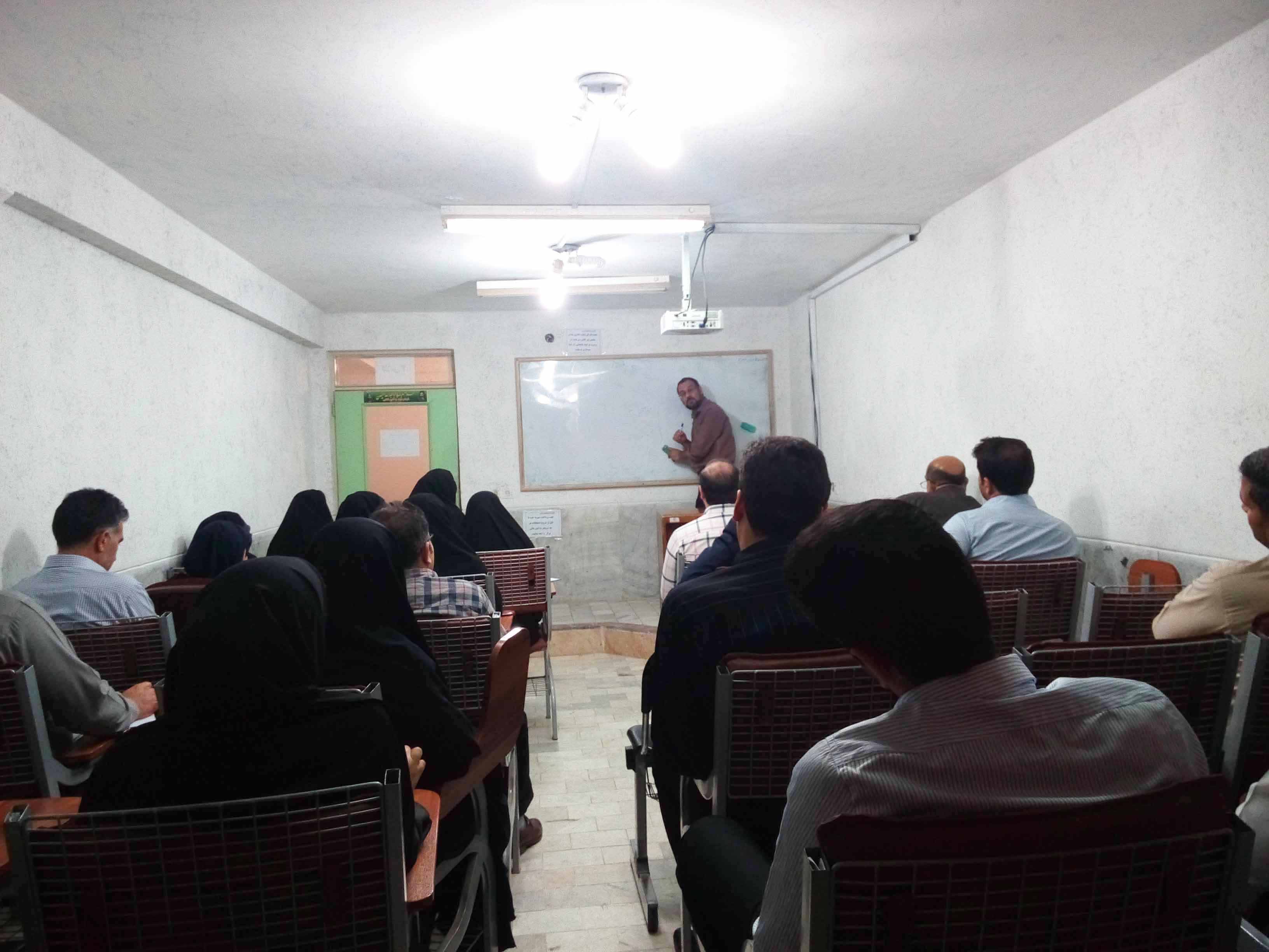 دوره ی آموزشی کمک های اولیه توسط اداره کل پدافند غیر عامل استانداری و با همکاری جمعیت هلال احمر خوزستان برگزار شد