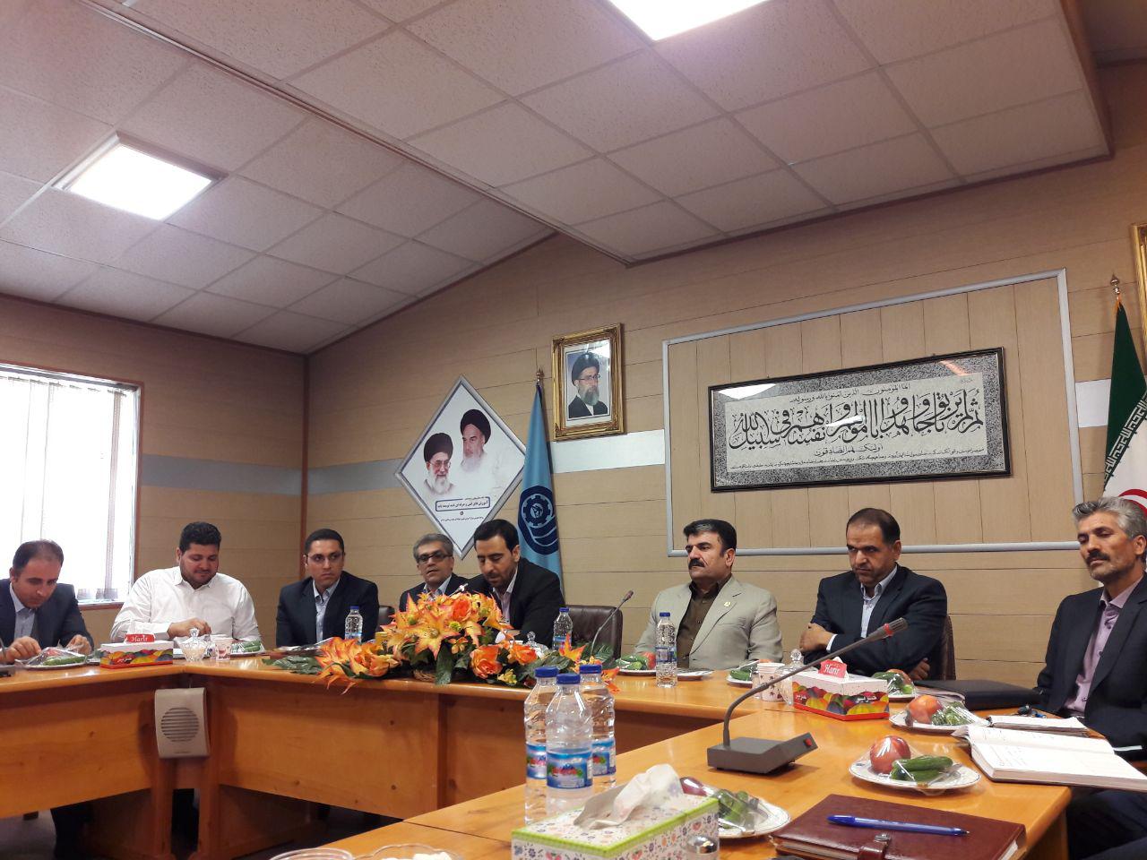 در کنار آموزش مهارت به کارآموزان آموزش اصول و مبانی پدافند غیرعامل نیز در مراکز اموزشی فنی و حرفه ای استان کردستان