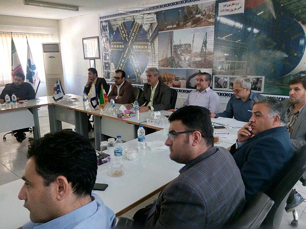 نشست تخصصی کمیته بازرسی پدافند غیر عامل استان با محوریت قطار شهری اهواز