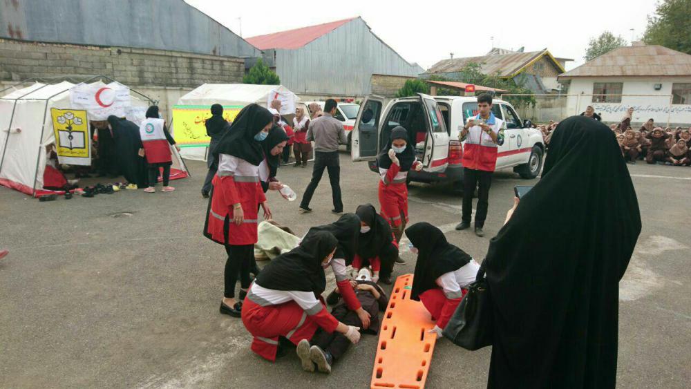 مانور امداد و نجات در مدارس تولمات و صومعه‌سرا ی استان گیلان برگزار شد
