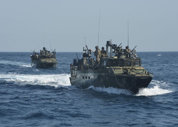 توقیف قایق آمریکایی در نزدیکی جزیره فارسی/ سپاه 10 نظامی آمریکایی را دستگیر کرد