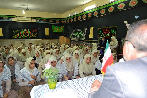 سخنرانی مديركل پدافند غير عامل استان هرمزگان در مدرسه دخترانه شاهد