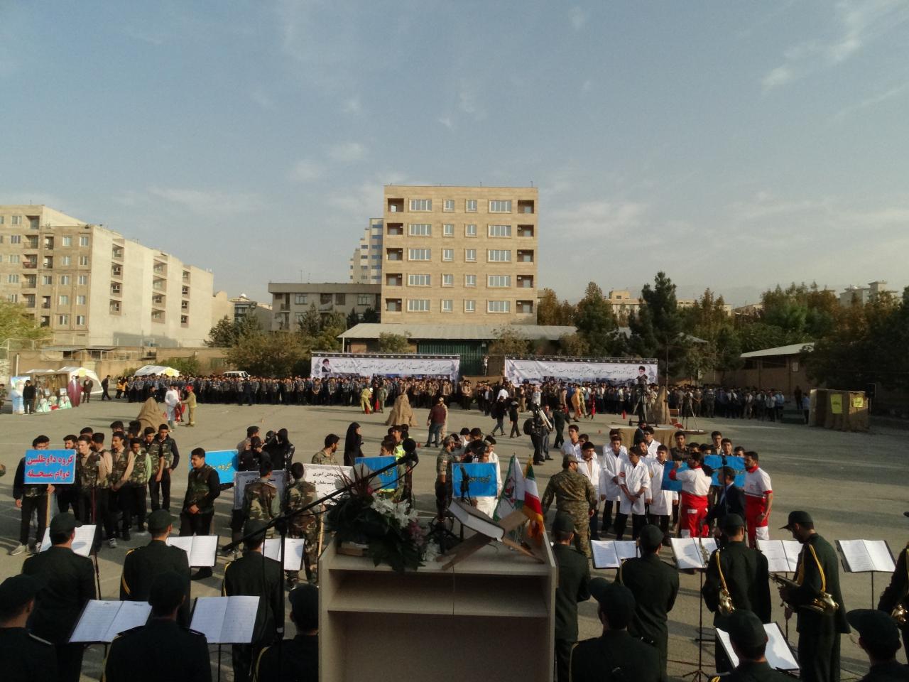 رزمایش و صبحگاه مشترک دانش آموزی هفته پدافند غیرعامل در هنرستان پیام تهران رسما آغاز شد