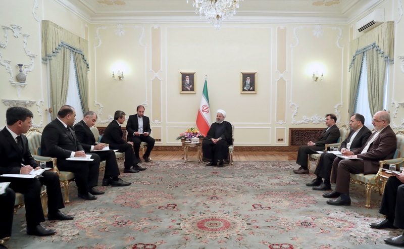 روحانی:ایران مصمم به توسعه روابط با همسایگان است