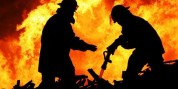 حضور 36 آتش‌نشان در عملیات اطفای حریق کارخانه مشتقات نفتی کرمانشاه