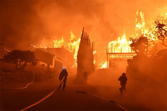 آتش سوزی در کالیفرنیا؛ ده‌ها هزار نفر منازل خود را تخلیه کردند