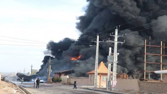 فیلم| جزئیات آتش سوزی در منطقه صنعتی چرم شهر اشتهارد