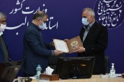 اهدای حکم ریاست شورای پدافند غیرعامل به استاندار البرز