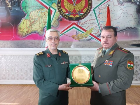 سفر سرلشکر باقری به تاجیکستان و دیدار با وزیر دفاع این کشور