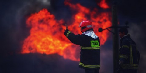 حریق گسترده لوله اصلی گاز در محله مرتضی گرد تهران