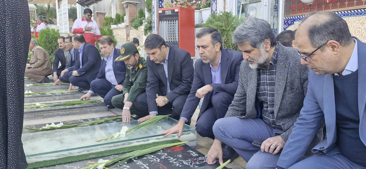 ️ادای احترام به مقام شامخ شهدا در آغاز هفته پدافند غیرعامل